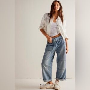 We The Free Pavement Artist Slouchy
Cropped Jeans size XS Like New